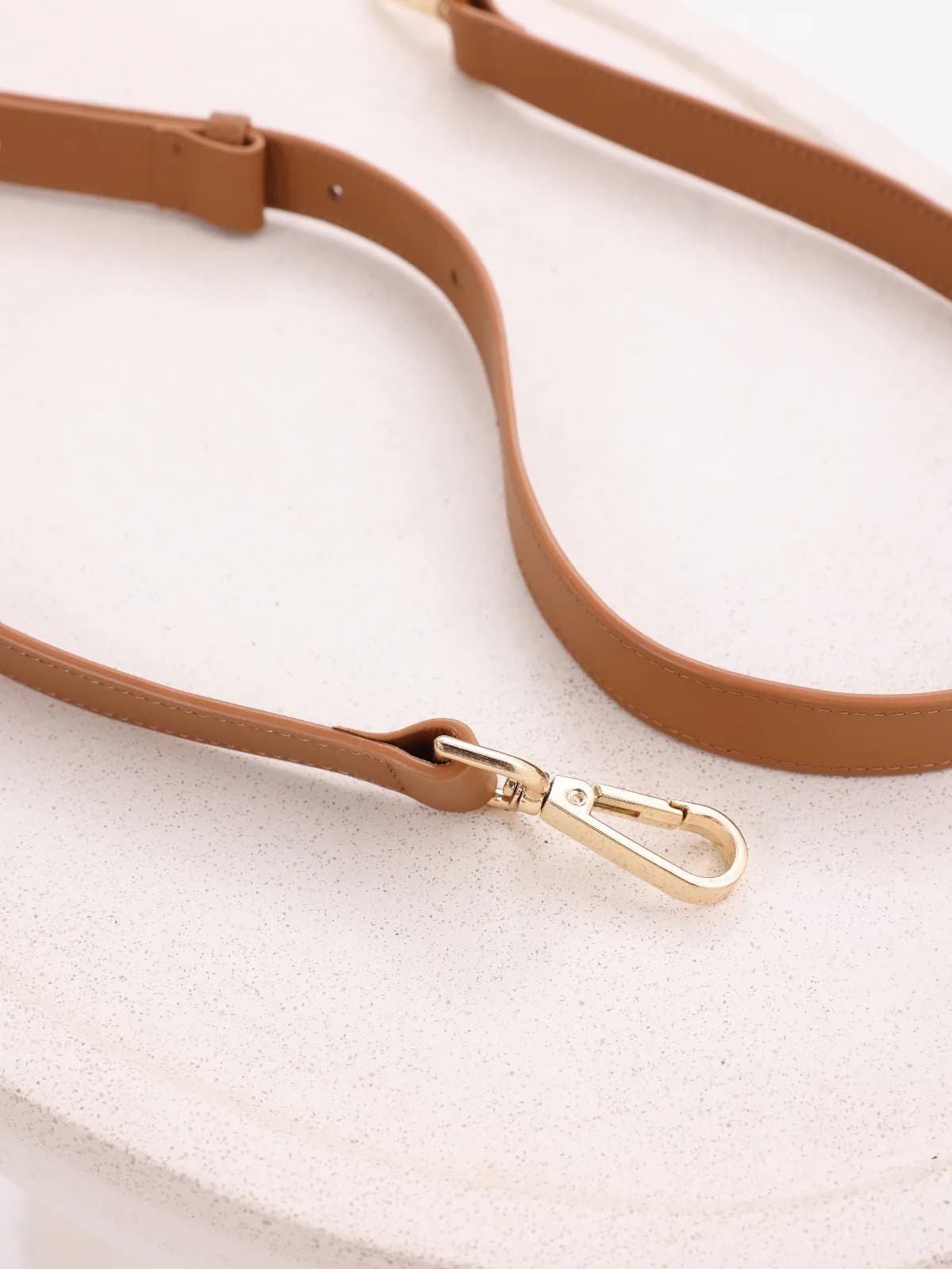 Handbag ÉdÉ strap clasp with gold carabiner hardware