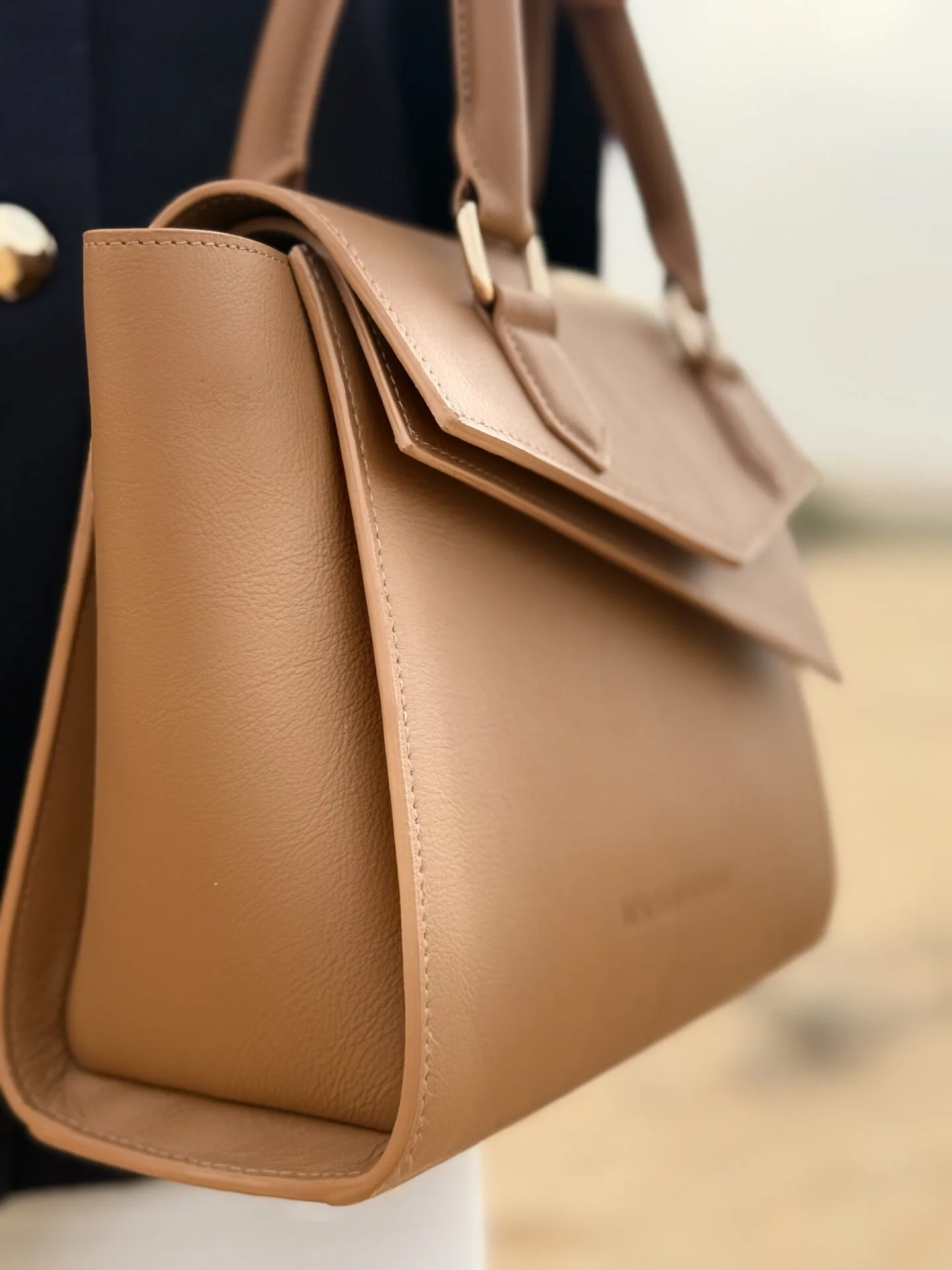 Close-up of Handbag ÉdÉ leather grain and stitching detail
